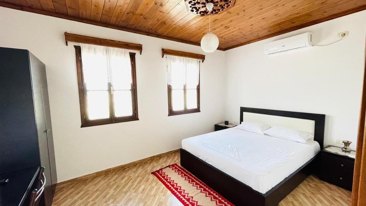 Denis Guesthouse 1930 Gjirokaster Exterior photo