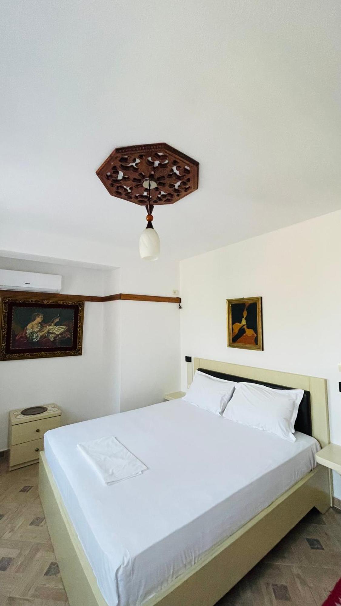 Denis Guesthouse 1930 Gjirokaster Exterior photo